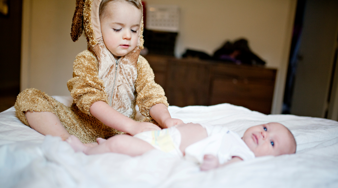 How to Involve Older Siblings in Newborn Care: Strengthening Family Dynamics